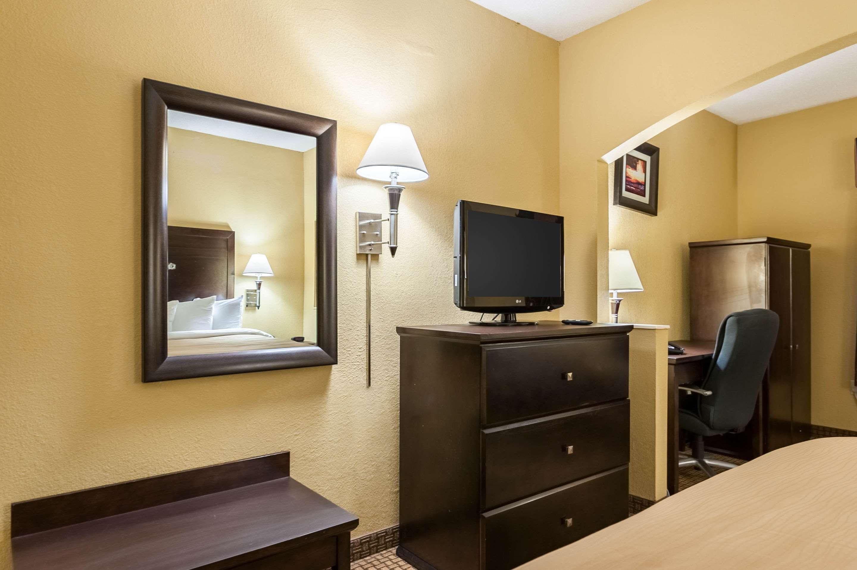 Quality Inn & Suites Lafayette Esterno foto